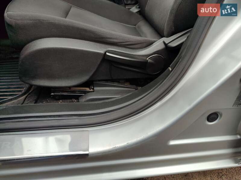 Универсал Opel Astra 2015 в Чернигове