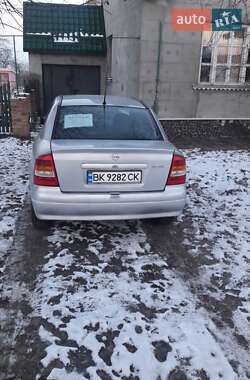 Седан Opel Astra 2004 в Ровно