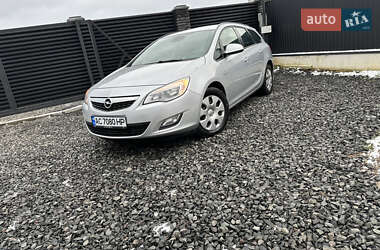 Універсал Opel Astra 2011 в Луцьку