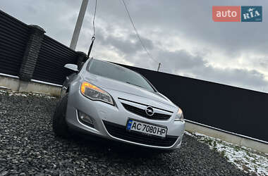 Універсал Opel Astra 2011 в Луцьку