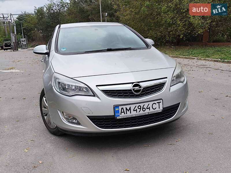 Хэтчбек Opel Astra 2010 в Бердичеве