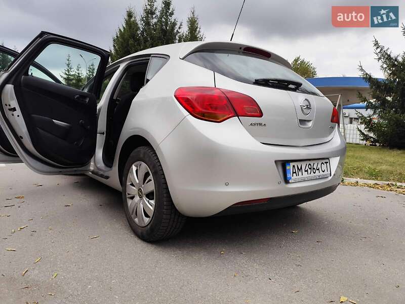 Хэтчбек Opel Astra 2010 в Бердичеве