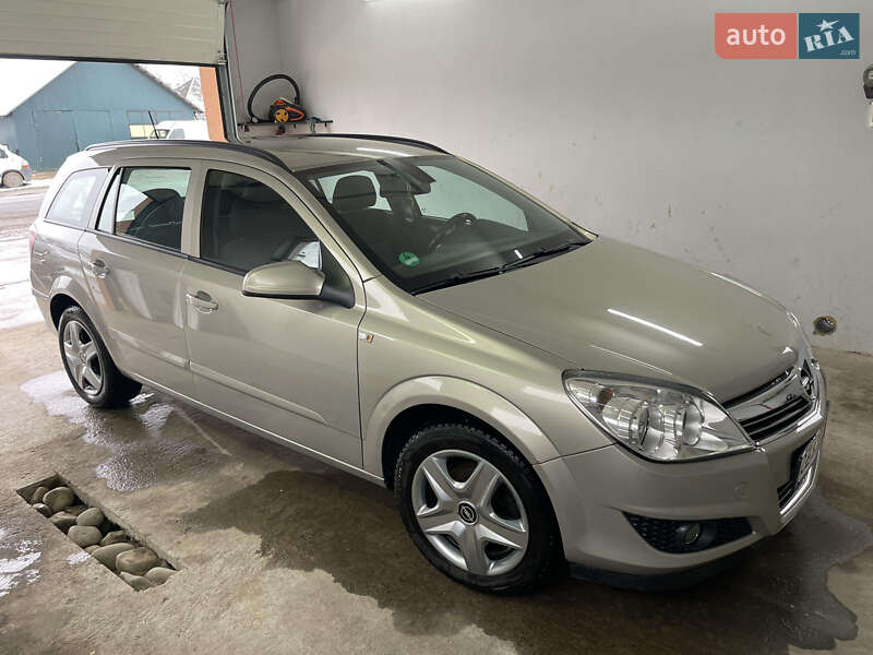 Универсал Opel Astra 2008 в Черновцах