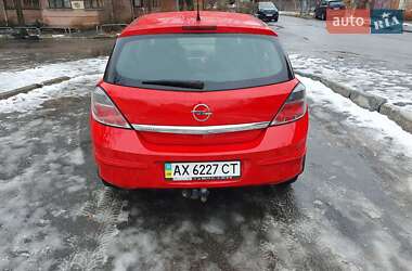Хэтчбек Opel Astra 2012 в 