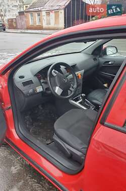 Хэтчбек Opel Astra 2012 в 