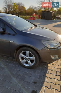 Універсал Opel Astra 2011 в Львові