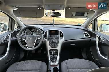 Універсал Opel Astra 2012 в Стрию