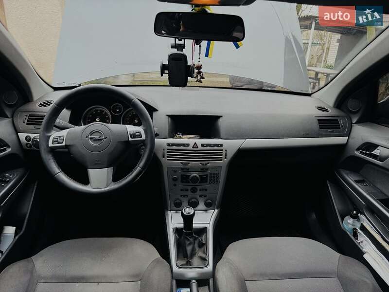 Хетчбек Opel Astra 2012 в Києві