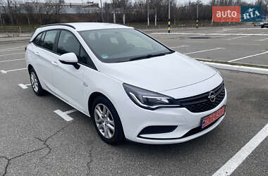 Универсал Opel Astra 2018 в Киеве