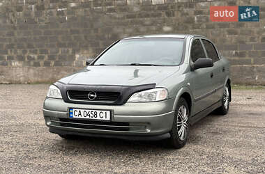 Седан Opel Astra 2006 в Новому Бузі