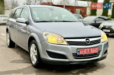 Універсал Opel Astra 2009 в Рівному