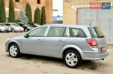 Універсал Opel Astra 2009 в Рівному