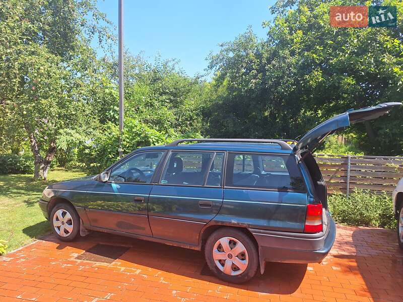 Універсал Opel Astra 1995 в Києві