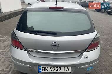 Хетчбек Opel Astra 2011 в 