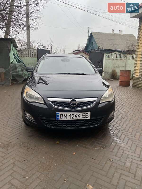 Універсал Opel Astra 2011 в Конотопі