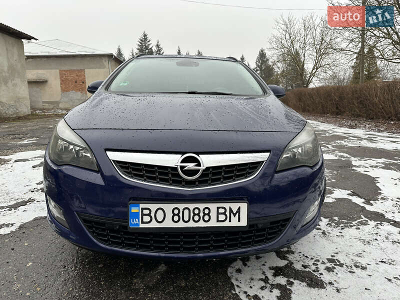 Универсал Opel Astra 2011 в Бучаче