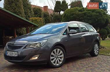 Универсал Opel Astra 2012 в Новом Роздоле