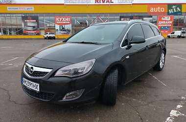 Універсал Opel Astra 2011 в Житомирі