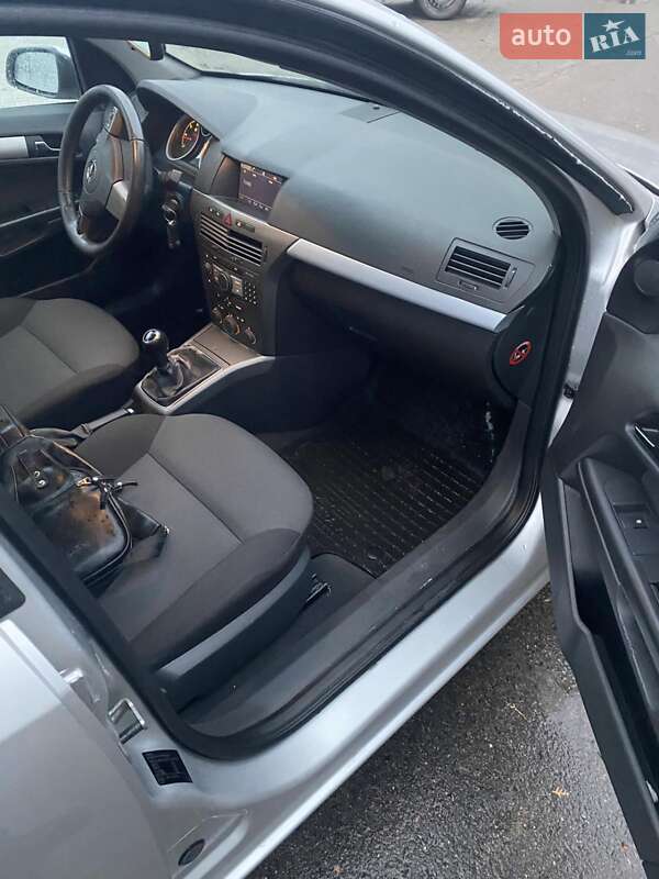 Універсал Opel Astra 2007 в Почаєві