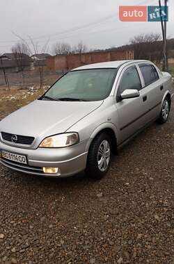 Седан Opel Astra 2000 в Стрию