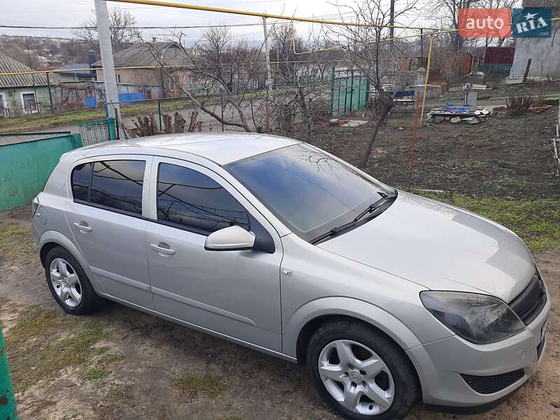 Хэтчбек Opel Astra 2008 в Доманевке