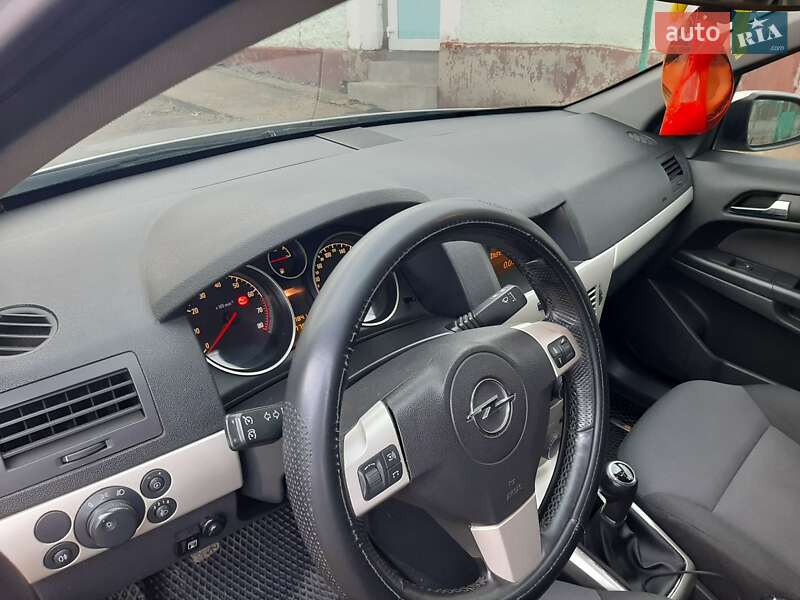 Хэтчбек Opel Astra 2008 в Доманевке