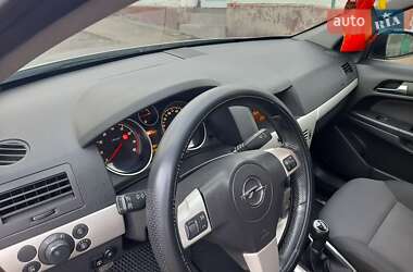 Хэтчбек Opel Astra 2008 в 