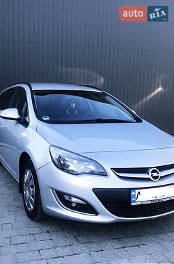 Універсал Opel Astra 2013 в Івано-Франківську