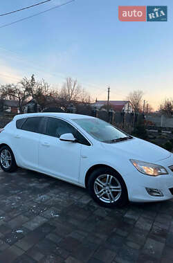Хетчбек Opel Astra 2011 в 