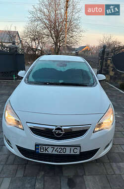 Хетчбек Opel Astra 2011 в 