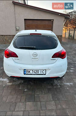 Хетчбек Opel Astra 2011 в 