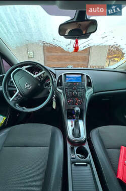 Хетчбек Opel Astra 2011 в 