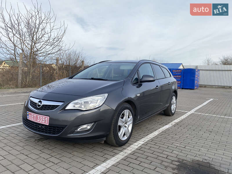 Универсал Opel Astra 2011 в 