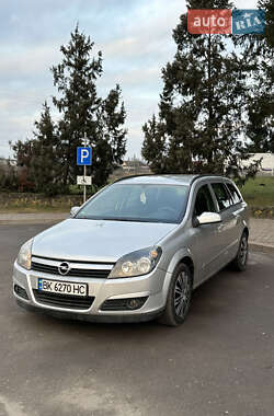 Універсал Opel Astra 2006 в Рівному