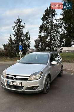 Універсал Opel Astra 2006 в Рівному