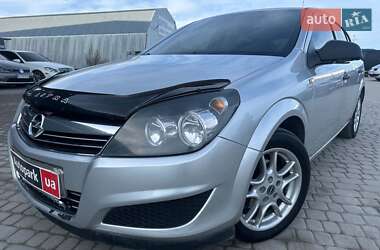 Хетчбек Opel Astra 2011 в Львові