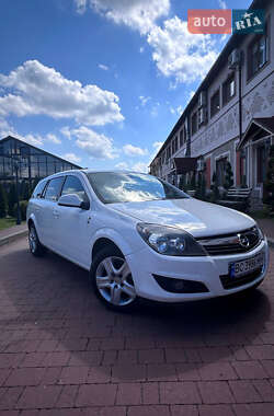 Універсал Opel Astra 2010 в Стрию