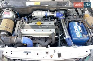 Купе Opel Astra 2000 в 