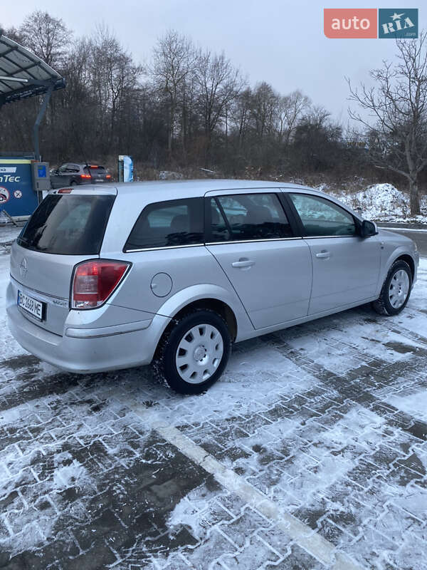 Универсал Opel Astra 2010 в Львове