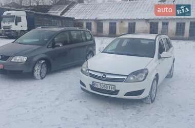 Универсал Opel Astra 2011 в Хороле