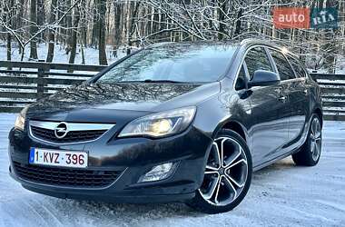 Універсал Opel Astra 2012 в Бурштині