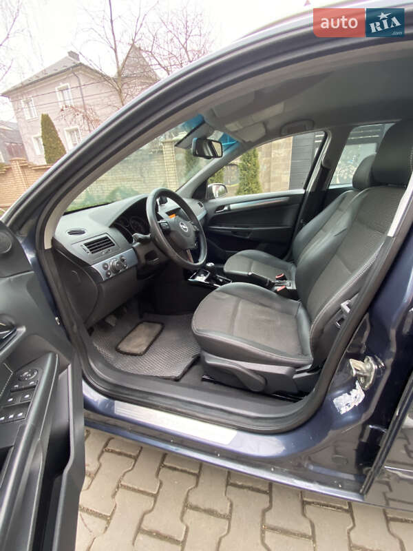 Универсал Opel Astra 2008 в Черновцах