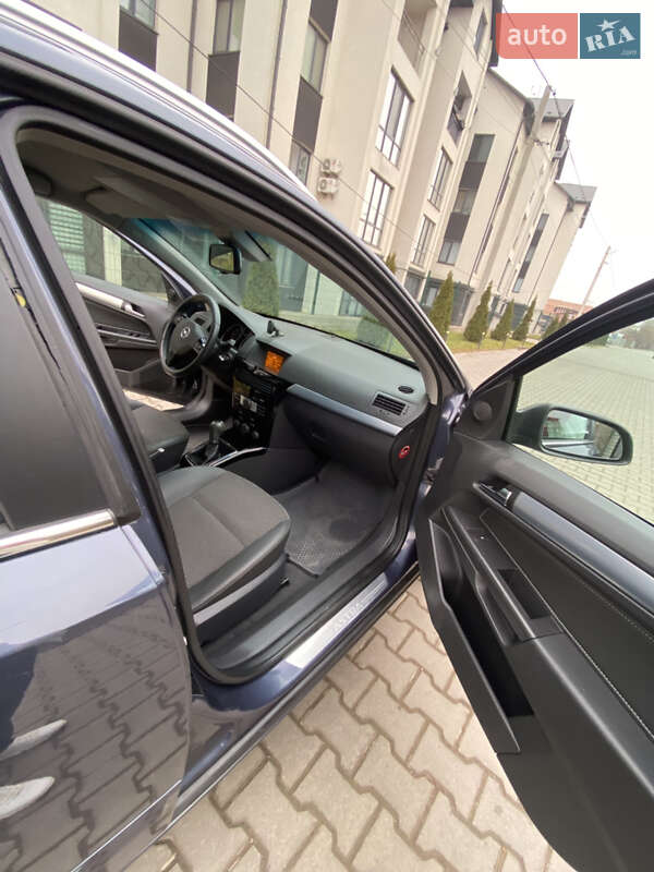 Универсал Opel Astra 2008 в Черновцах