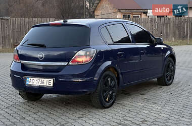 Хэтчбек Opel Astra 2008 в Сваляве