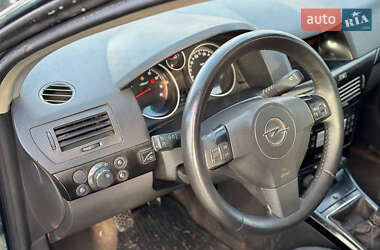 Універсал Opel Astra 2005 в Луцьку