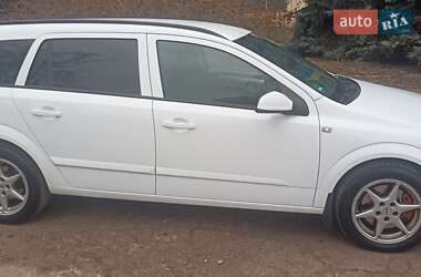 Універсал Opel Astra 2008 в Житомирі