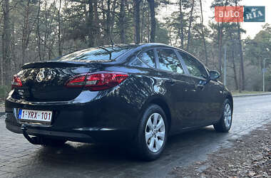 Седан Opel Astra 2014 в Львові