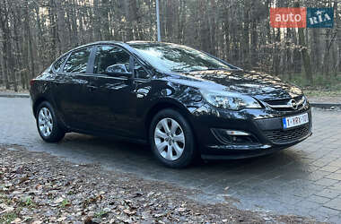 Седан Opel Astra 2014 в Львові