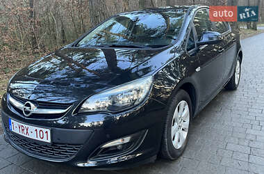 Седан Opel Astra 2014 в Львові