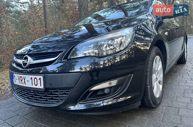 Седан Opel Astra 2014 в Львові